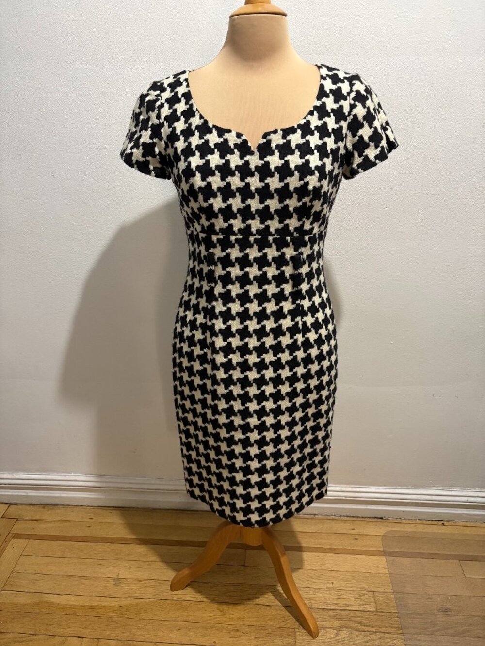 Etcetera short sleeve sweetheart fitted dress in wool blend houndstooth